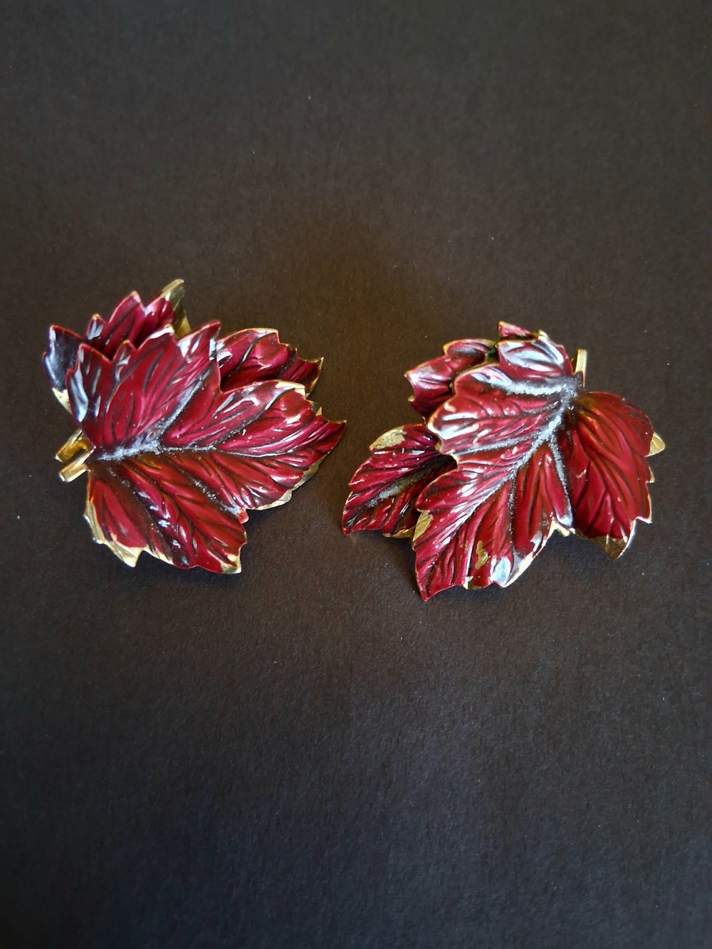 Vintage Weiss Clip-On Crimson Red Autumn Maple Leaf Earrings